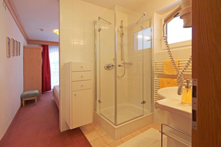tolle Dusche / WC im Einzelzimmer